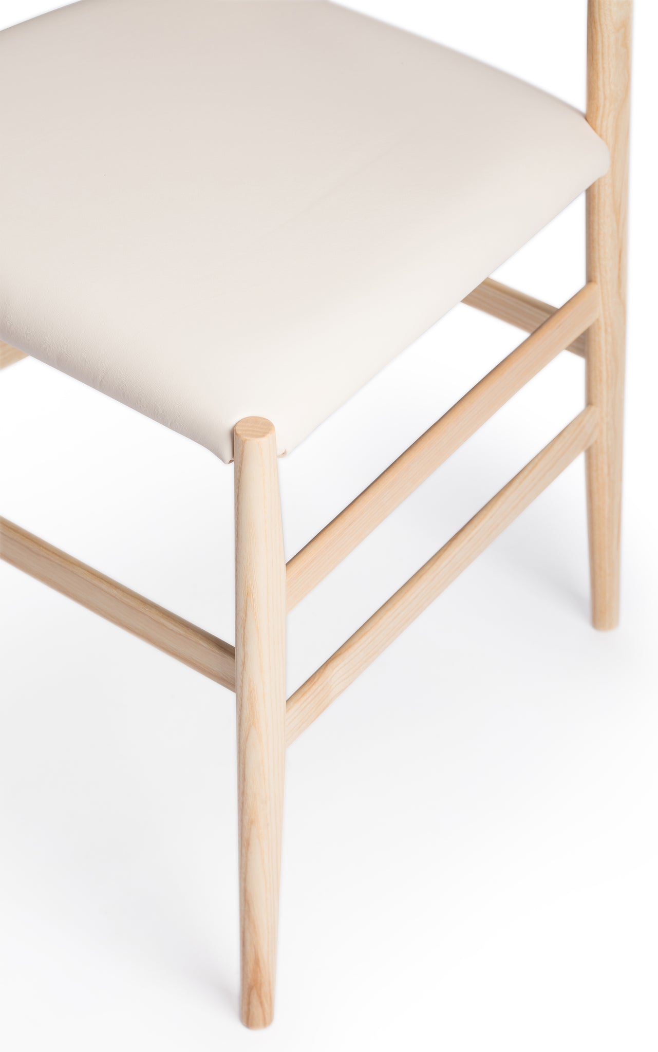 Close-up 3 of a Snella Modern Side Chair, natural ash frame, soft white leather seat, closely resembling the superleggera chair by Gio Ponti, ultra-lightweight at 5 lbs, contract grade. Manufactured by Klarel in Italy. #K42-1